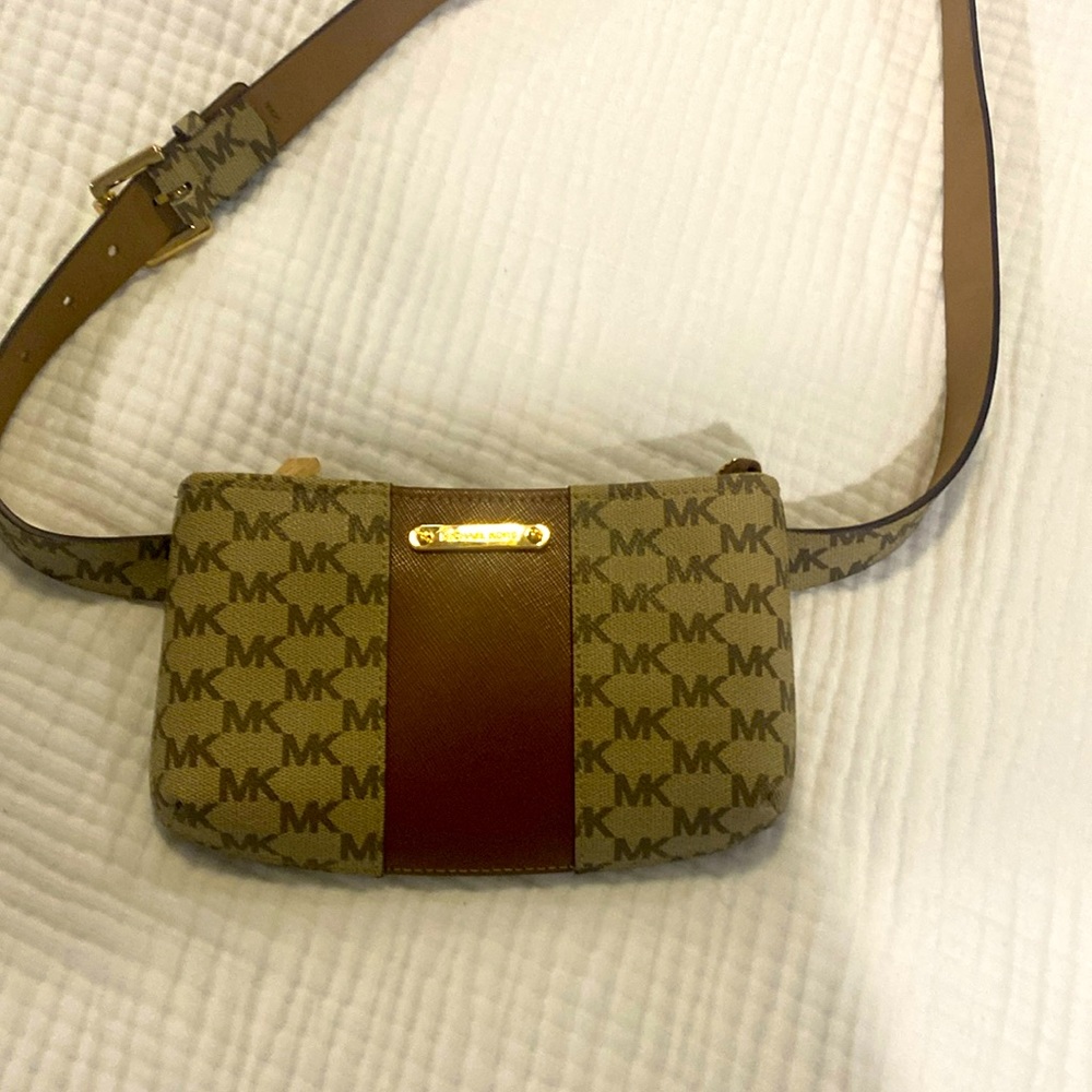 Michael Kors // crossbody